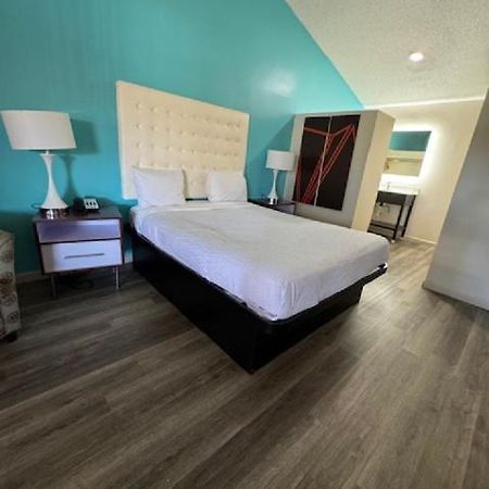 Howard Johnson By Wyndham Phoenix Airport/Downtown Area Extérieur photo