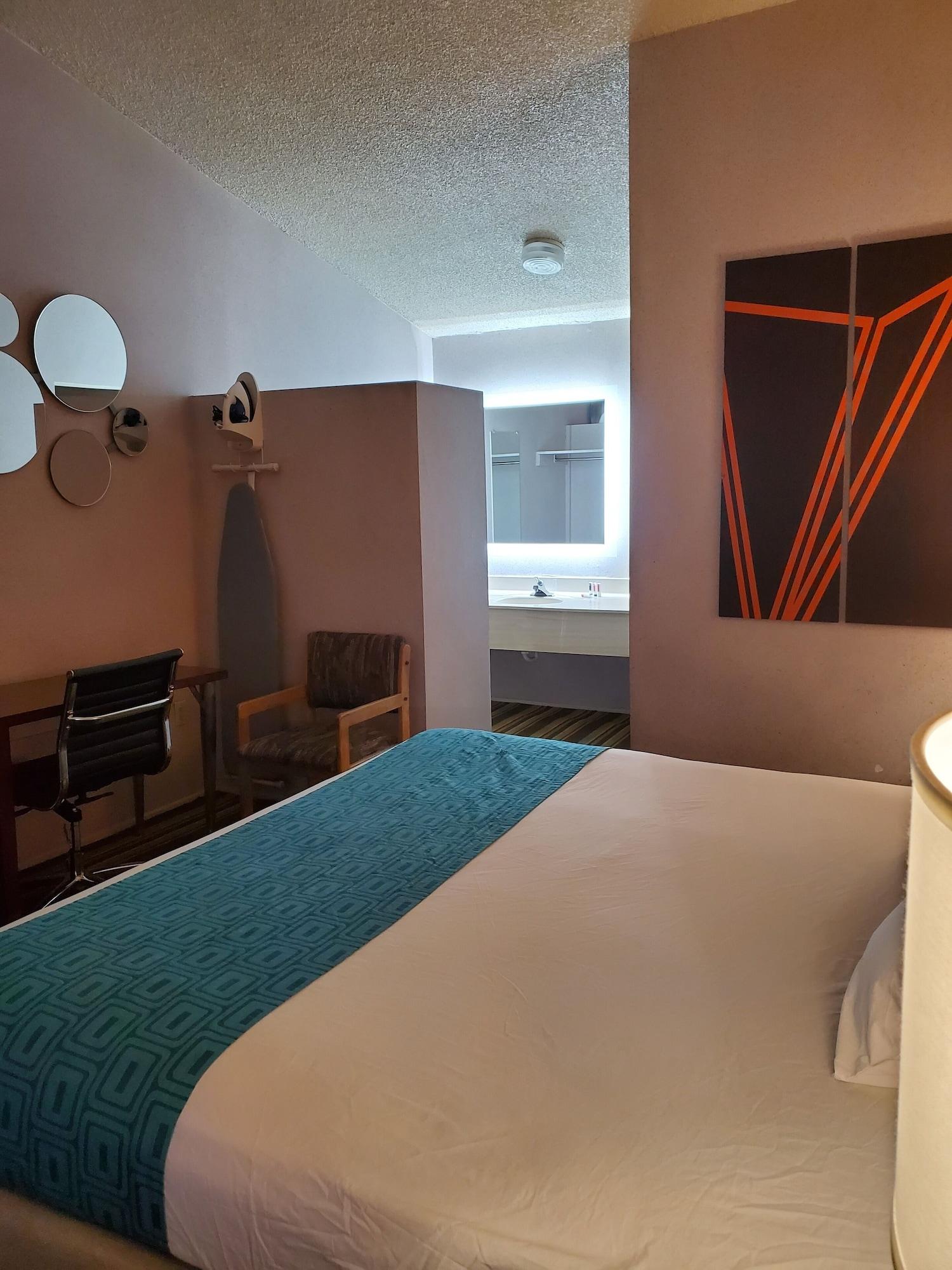 Howard Johnson By Wyndham Phoenix Airport/Downtown Area Extérieur photo