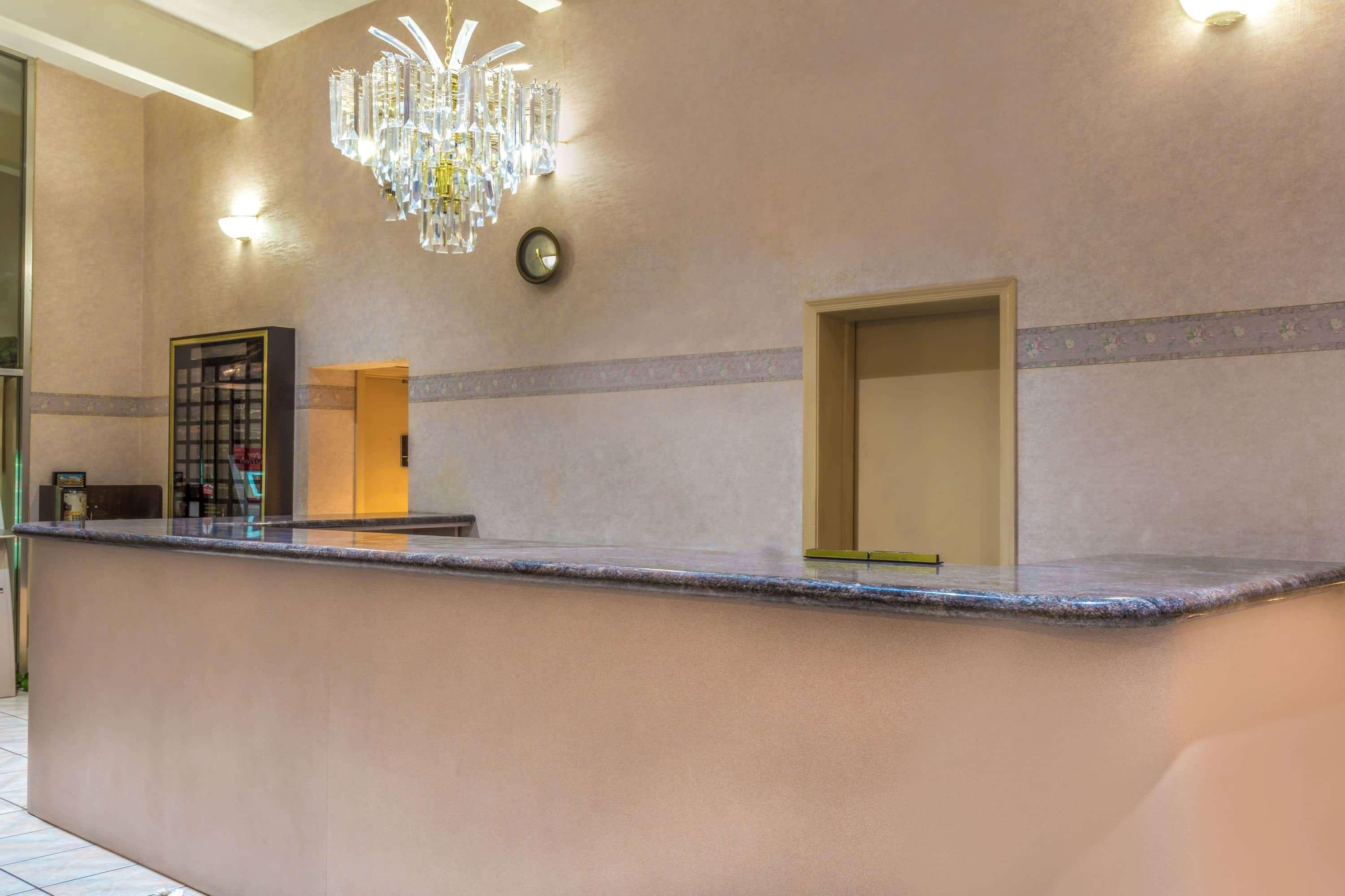 Howard Johnson By Wyndham Phoenix Airport/Downtown Area Extérieur photo