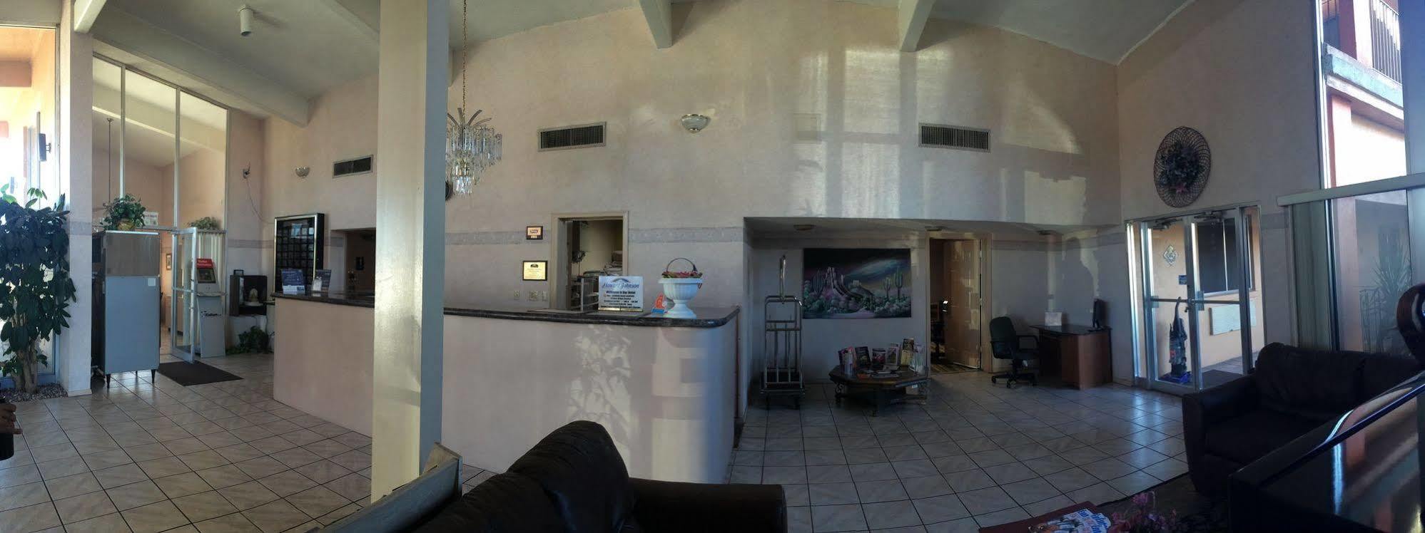 Howard Johnson By Wyndham Phoenix Airport/Downtown Area Extérieur photo